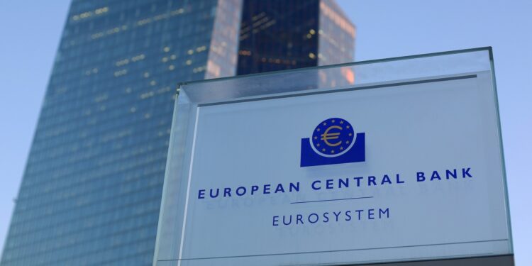 EKT: Στο 3,25% έριξε το βασικό επιτόκιο του ευρώ, τρίτη μείωση από τον Ιούνιο