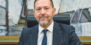 Στουρνάρας: Κρούει τον κώδωνα του κινδύνου για νέα κόκκινα δάνεια