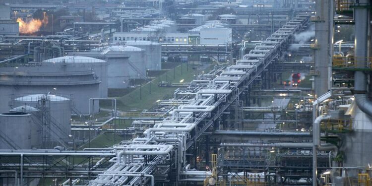 ΕΒΙΚΕΝ: Επιδεινώνεται συνεχώς η ανταγωνιστικότητα της βιομηχανίας λόγω υψηλών τιμών στο ρεύμα