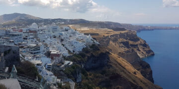 Παρουσιάστηκε το Ειδικό Πολεοδομικό Σχέδιο Θήρας -Stop στη δόμηση στην καλντέρα