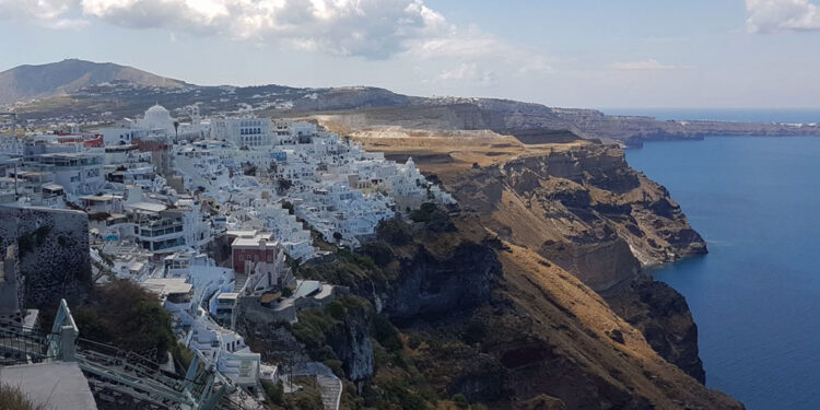 Παρουσιάστηκε το Ειδικό Πολεοδομικό Σχέδιο Θήρας -Stop στη δόμηση στην καλντέρα