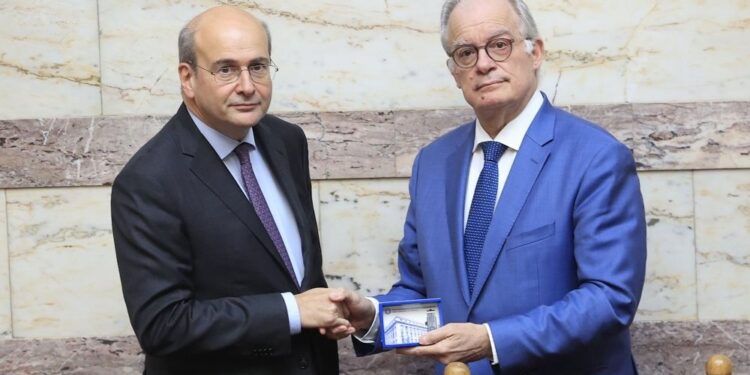 Προϋπολογισμός 2025: Κατατέθηκε στη Βουλή από τον Κ. Χατζηδάκη