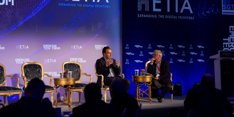 Δ. Παπαστεργίου: Εκδημοκρατισμός της τεχνητής νοημοσύνης ο Pharos