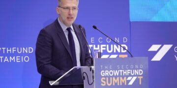 Άκης Σκέρτσος στο Growthfund Summit: Για το 2025 έχουν συμφωνηθεί 121 μεταρρυθμίσεις και 172 δημόσιες επενδύσεις