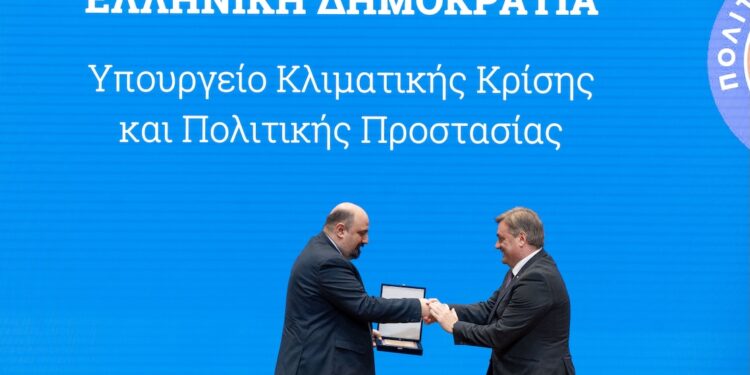 Βράβευση της Ζυθοποιίας Μακεδονίας Θράκης για τη συμβολή της στην αντιπυρική προστασία
