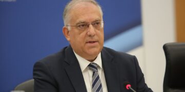 Καταργείται η φορολογική και ασφαλιστική ενημερότητα για ανανέωση ή νέα άδεια στους πωλητές λαϊκών αγορών