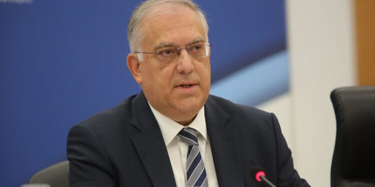 Καταργείται η φορολογική και ασφαλιστική ενημερότητα για ανανέωση ή νέα άδεια στους πωλητές λαϊκών αγορών
