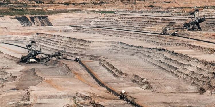 Σε επίπεδα ρεκόρ η παγκόσμια ζήτηση άνθρακα το 2024 λόγω Ασίας