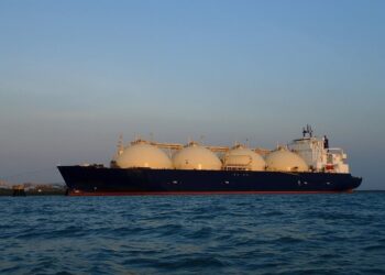 Guardian: Σε επίπεδα ρεκόρ οι εισαγωγές ρωσικού LNG της Ευρώπης το 2024