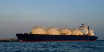 Guardian: Σε επίπεδα ρεκόρ οι εισαγωγές ρωσικού LNG της Ευρώπης το 2024