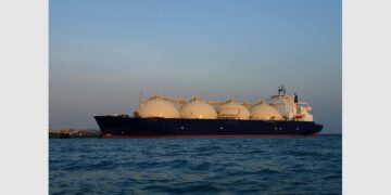 Guardian: Σε επίπεδα ρεκόρ οι εισαγωγές ρωσικού LNG της Ευρώπης το 2024