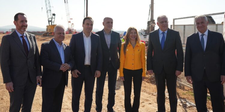 Κυβερνητικό κλιμάκιο στο υπό κατασκευή Data Center της Microsoft στα Σπάτα