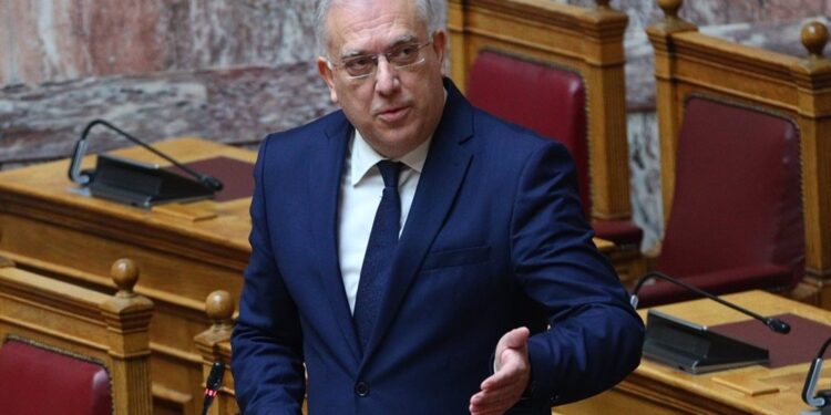Τάκης Θεοδωρικάκος: Έλεγχος στο καρτέλ στην ιδιωτική υγεία