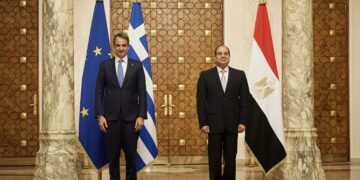 Σε εξέλιξη η συνάντηση Μητσοτάκη – Σίσι στο Κάιρο