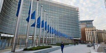Xωρίς άμεσα μέτρα για τη μείωση του ενεργειακού κόστους οι νέες δράσεις της Κομισιόν