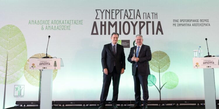 Βράβευση της HELLENiQ ENERGY για τη συνεισφορά της στο Περιβάλλον ως «Ανάδοχος Αποκατάστασης & Αναδάσωσης»