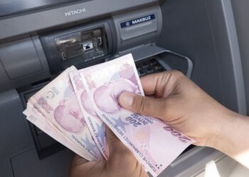 Πιέσεις στην τουρκική λίρα
