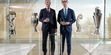 Ο Όμιλος Carlsberg γιορτάζει την επιστροφή του στις διοργανώσεις των Εθνικών Ομάδων της UEFA υπογράφοντας μία νέα μακροχρόνια συνεργασία