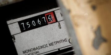 Στο προσκήνιο η απαλλαγή των λογαριασμών ρεύματος από τις χρεώσεις υπέρ τρίτων