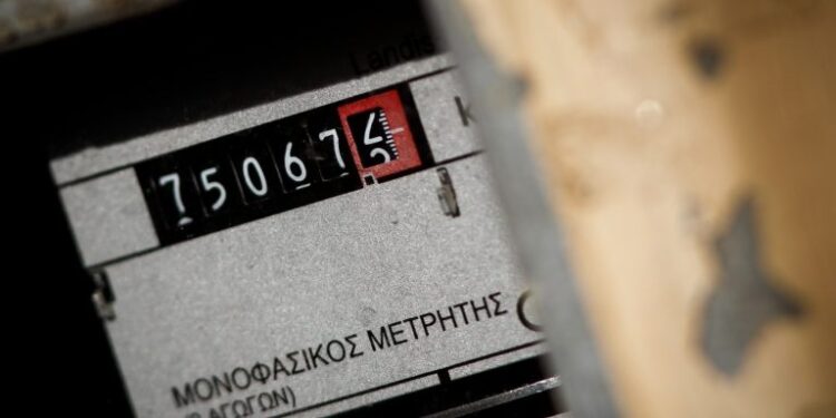 Στο προσκήνιο η απαλλαγή των λογαριασμών ρεύματος από τις χρεώσεις υπέρ τρίτων