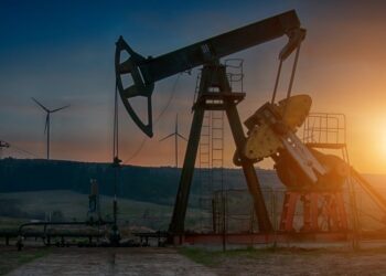 Πετρέλαιο: Ανάκαμψη 1% μετά τη “βουτιά”, με το βλέμμα στην Ουκρανία