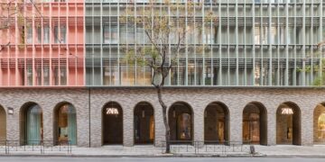 Η ZARA αποκαλύπτει το νέο της κατάστημα στο εμβληματικό κτήριο του ΜΙΝΙΟΝ στην Αθήνα
