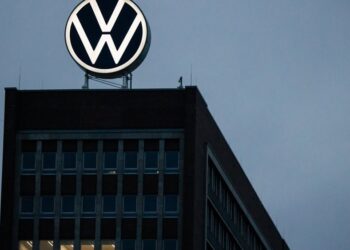 Volkswagen: Βουτιά 37% στα κέρδη στο α΄τρίμηνο ελέω δασμών