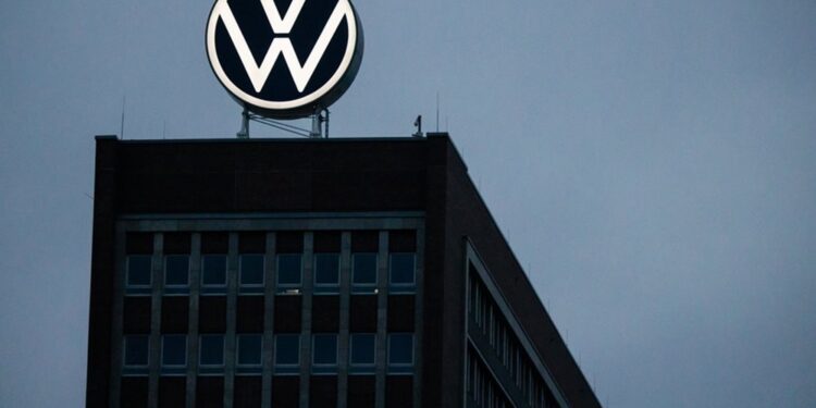 Volkswagen: Βουτιά 37% στα κέρδη στο α΄τρίμηνο ελέω δασμών