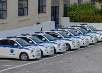 ΔΕΗ: Δωρεά 10 FIAT 500e στην Ελληνική Αστυνομία