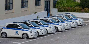 ΔΕΗ: Δωρεά 10 FIAT 500e στην Ελληνική Αστυνομία
