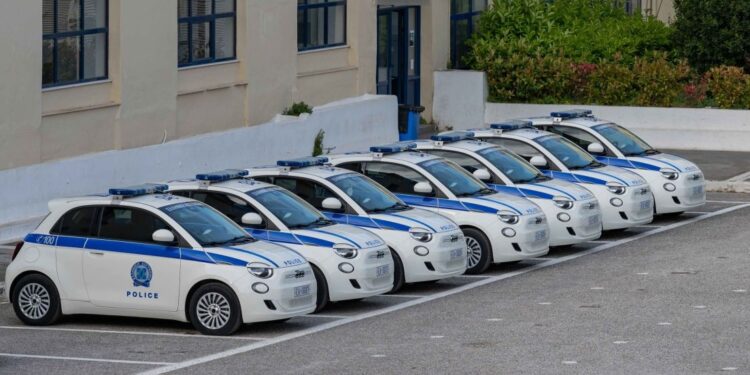 ΔΕΗ: Δωρεά 10 FIAT 500e στην Ελληνική Αστυνομία