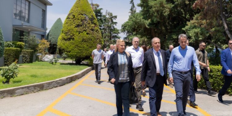 Ο Πρωθυπουργός στις εγκαταστάσεις της METLEN στον Βόλο