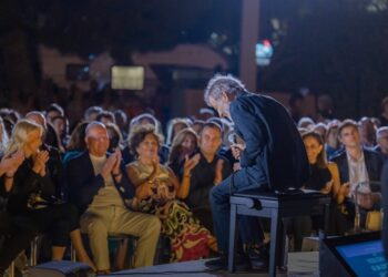 Το «Ταξίδι στο Φως» του Σταύρου Ξαρχάκου συνεχίζεται και το φετινό καλοκαίρι με την υποστήριξη της METLEN