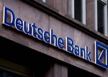 Deutsche Bank: Πώς η “απόλυση” Πάουελ μπορεί να πυροδοτήσει ένα νέο τεράστιο σοκ στις αγορές