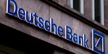 Deutsche Bank: Πώς η “απόλυση” Πάουελ μπορεί να πυροδοτήσει ένα νέο τεράστιο σοκ στις αγορές