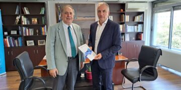 Παράδοση Ετήσιας Έκθεσης Πεπραγμένων 2024 της Ελληνικής Επιτροπής Ατομικής Ενέργειας στον Υφυπουργό Ανάπτυξης Σταύρο Καλαφάτη