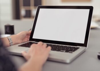 Πρόγραμμα 6,8 εκατ. ευρώ για Ψηφιακή Ενδυνάμωση ατόμων άνω των 65 ετών και ΑμεΑ
