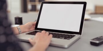 Πρόγραμμα 6,8 εκατ. ευρώ για Ψηφιακή Ενδυνάμωση ατόμων άνω των 65 ετών και ΑμεΑ