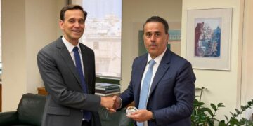 Παπασταύρου: Συνάντηση στο ΥΠΕΝ με τον νέο Επιτετραμμένο της Πρεσβείας των ΗΠΑ στην Αθήνα