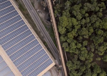 Όμιλος ΗΡΑΚΛΗΣ: Θέτει σε πλήρη λειτουργία φωτοβολταϊκό σταθμό στο Εργοστάσιο Μηλακίου