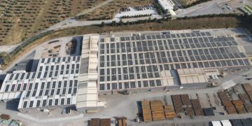 Η Σωληνουργεία Κορίνθου εγκαινιάζει το μεγαλύτερο βιομηχανικό φωτοβολταϊκό στέγης στην Ελλάδα