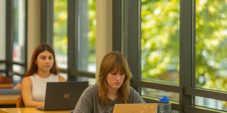 Deree Fall Intensive: Νέα ακαδημαϊκή περίοδος για άμεσο ξεκίνημα σπουδών