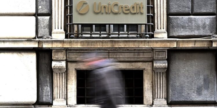 UniCredit: Ανεβάζει τη συμμετοχή της στην Alpha Bank στο 29,5%