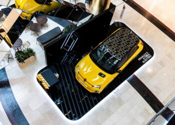 Το RENAULT 5 E-TECH ELECTRIC στο GOLDEN HALL