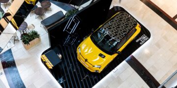 Το RENAULT 5 E-TECH ELECTRIC στο GOLDEN HALL