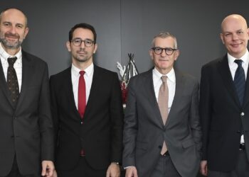 Από τη υπογραφή της συμφωνίας όπου εικονίζονται από αριστερά προς τα δεξιά οι κ.κ. Αντώνης Βουκλαρής – CEO Ομίλου Ευρωκλινικής, Ηλίας Ρήγας – CFO Generali Hellas, Παναγιώτης Δημητρίου – CEO Generali Hellas, Νικόλαος Πλακόπητας – Αντιπρόεδρος Δ.Σ. Ευρωκλινικής