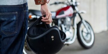 Τι αλλάζει ο νέος ΚΟΚ για τους αναβάτες μηχανής και τι επισημαίνουν οι ειδικοί