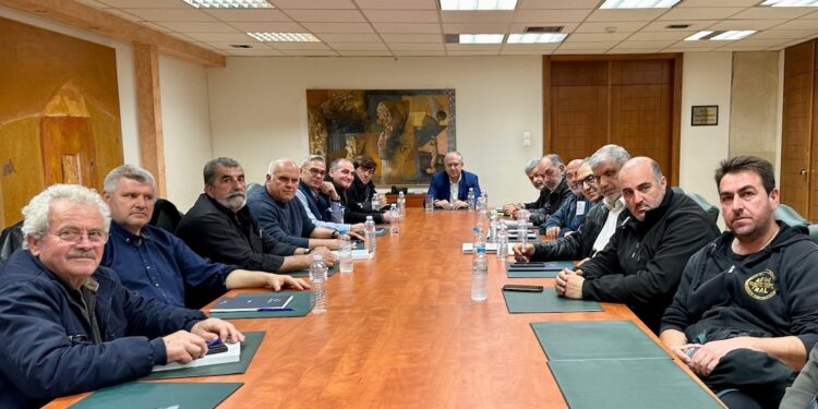 Συνάντηση του Υπουργού Ανάπτυξης με τους εκπροσώπους των λαϊκών αγορών