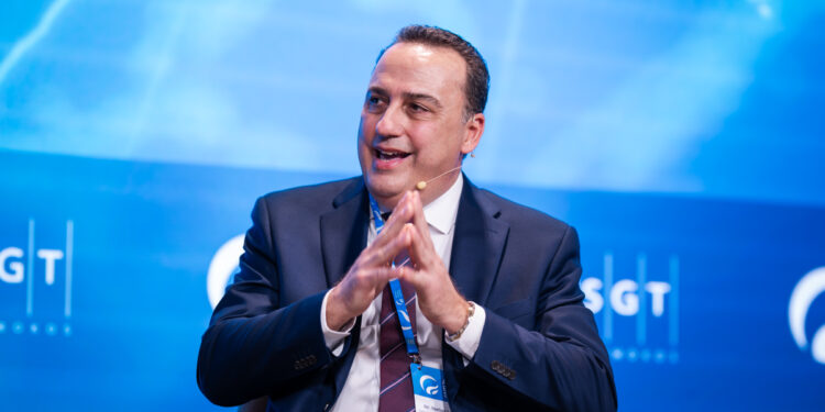 Λουμάκης: Διαφορετικά τα δεδομένα μεταξύ stand alone και behind the meter μπαταριών σε έργα ΑΠΕ