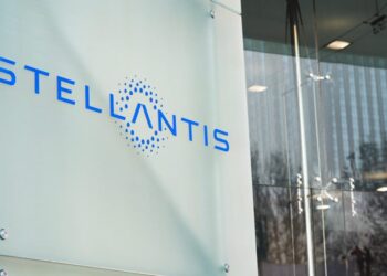 Stellantis: Επιβαρύνσεις 22,2 δισ. ευρώ – Βουτιά 14% για τη μετοχή